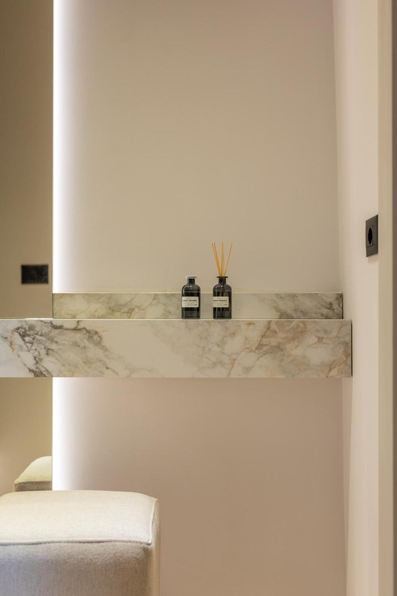 Central Inn, New Bazaar Apartment ティラナ エクステリア 写真