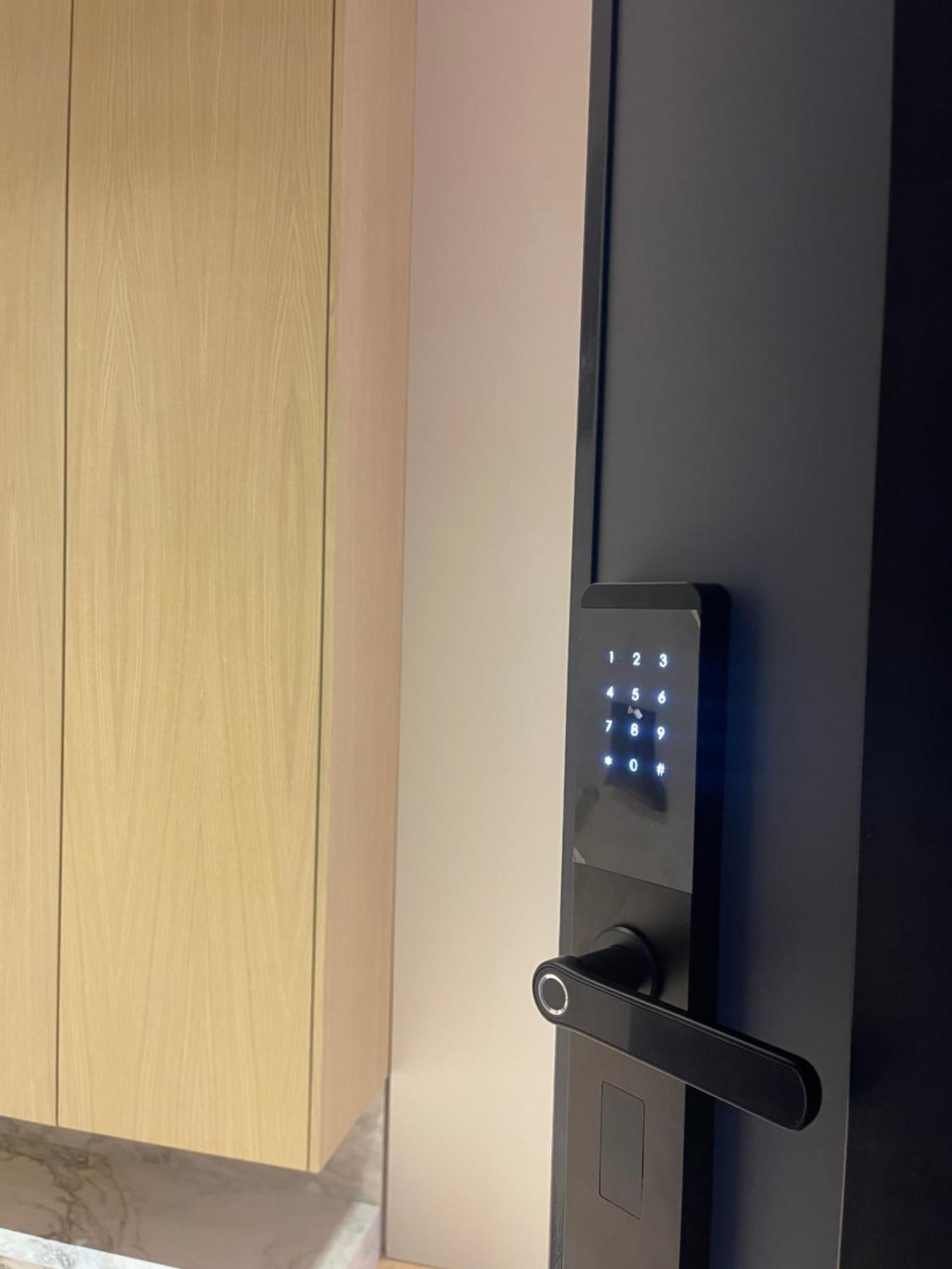 Central Inn, New Bazaar Apartment ティラナ エクステリア 写真